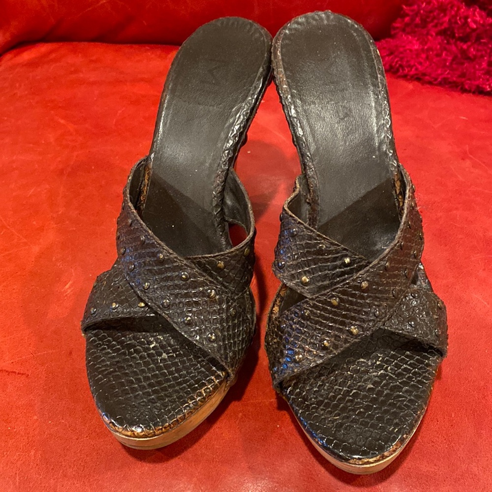 Mia brown wedges